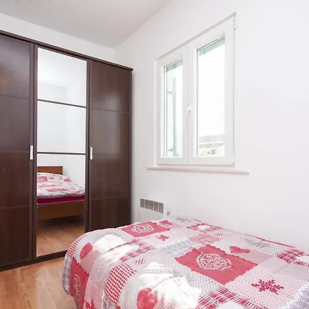 Zoe Apartment